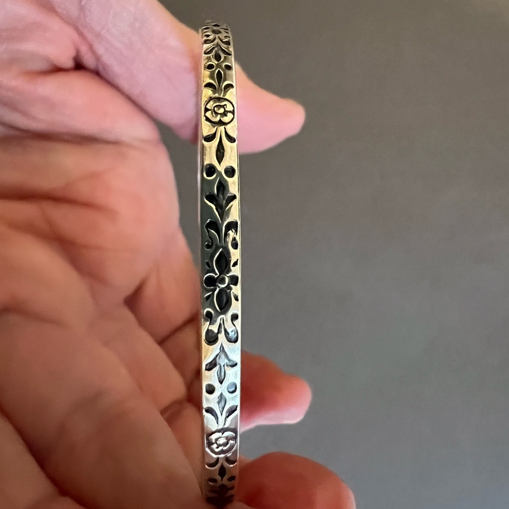 Vintage sterling silver bangle.